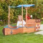 Home Deluxe Sandkasten Matschekiste als Schiff mit Kind im Garten.
