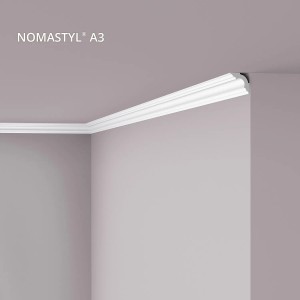 Weiße NOEL & MARQUET NMC A3 Eckleiste als Zierleiste an Wand und Decke.