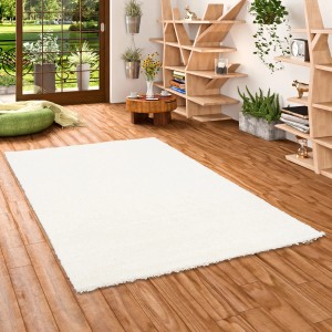 Weißer Langflor Teppich (200x290cm) der Marke Pergamon. Hochflor Teppich für Wohnräume.
