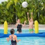 Bestway Volleyball-Set im Pool mit spielenden Kindern. Aufblasbares Wasserspielzeug für Sommer-Spaß.