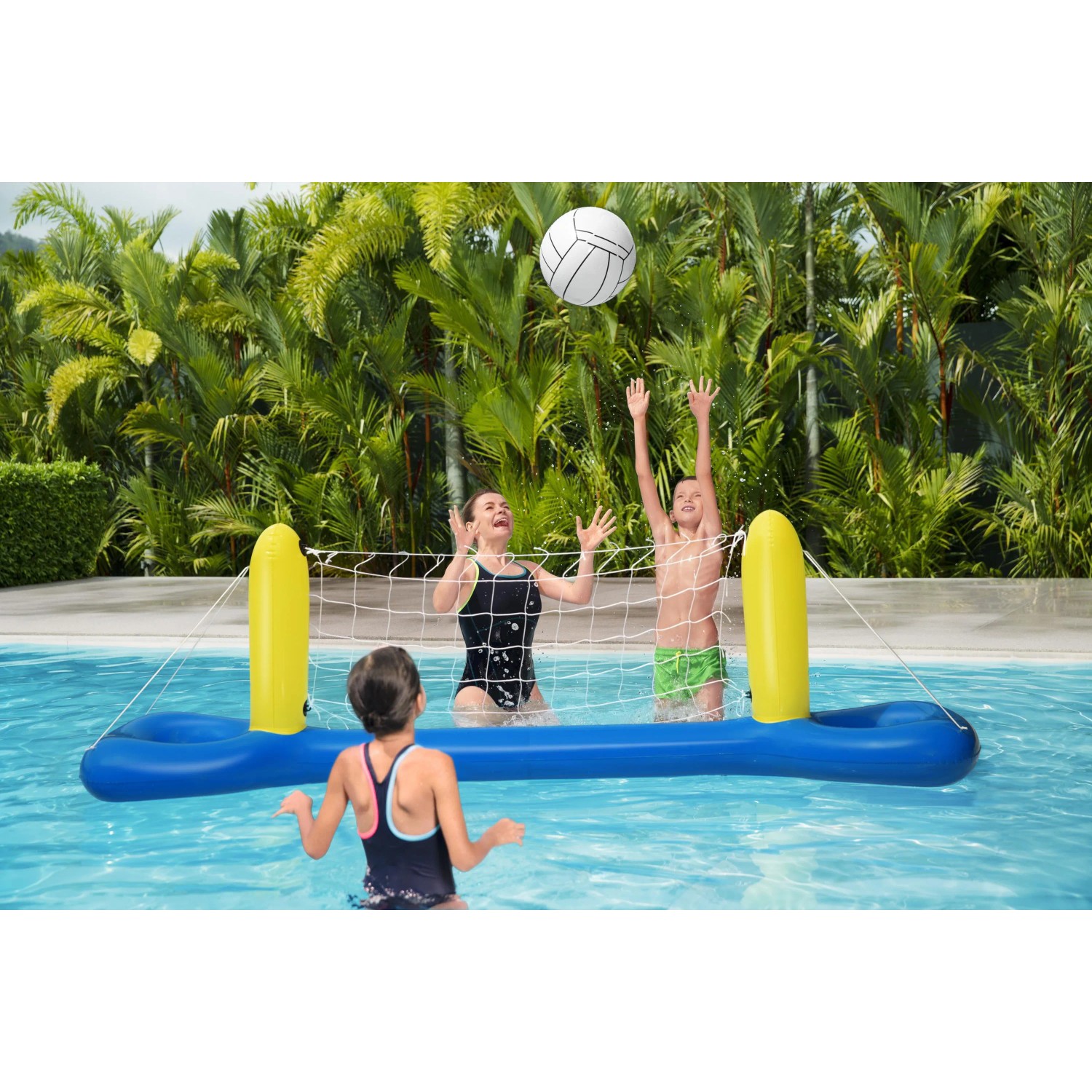Bestway Volleyball-Set im Pool mit spielenden Kindern. Aufblasbares Wasserspielzeug für Sommer-Spaß.