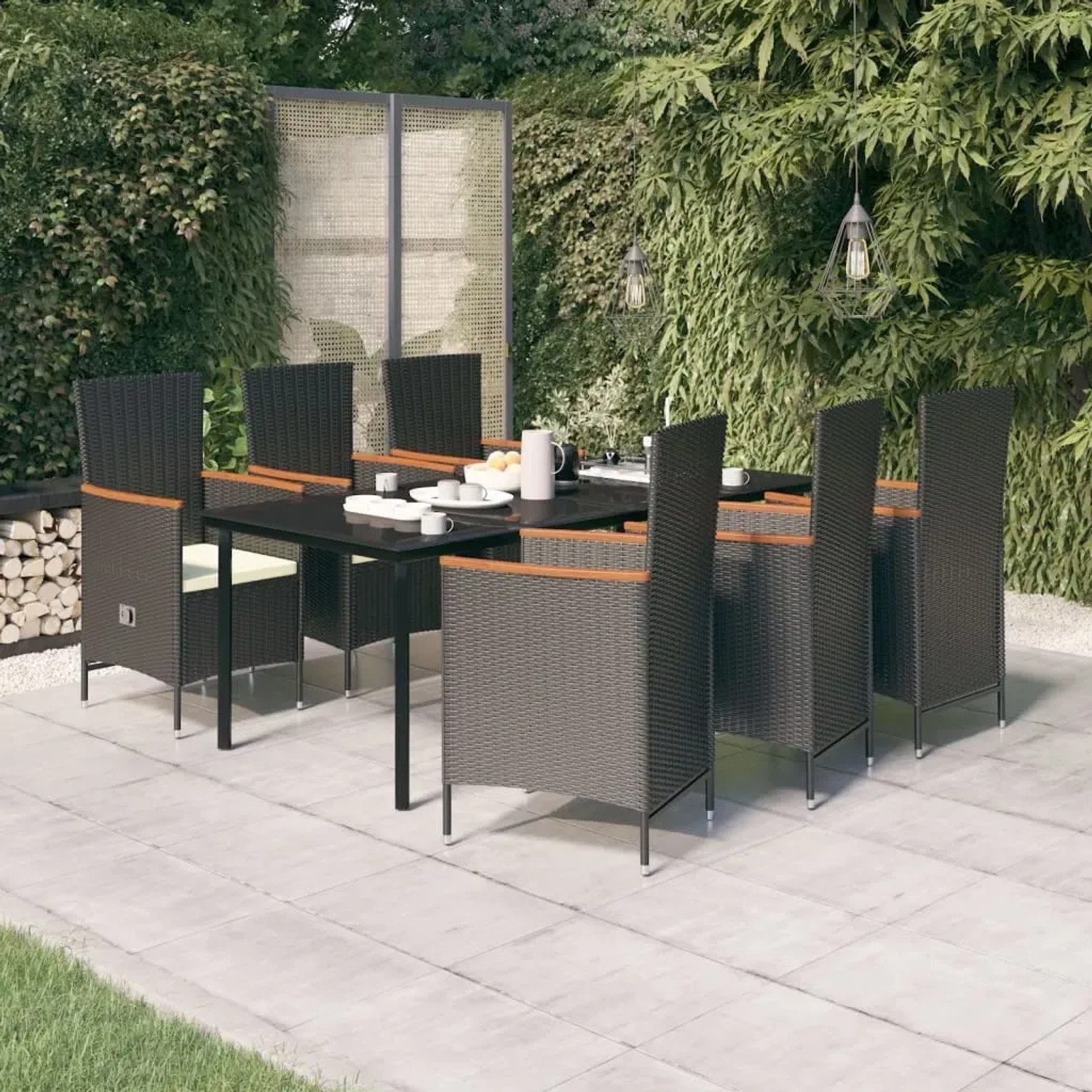 Schwarze 7-tlg. vidaXL Garten-Essgruppe mit Rattanstühlen, Tisch und cremefarbenen Kissen.