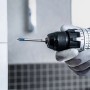 Bosch Expert Hard Keramikbohrer Hex-9, 12mm, im Einsatz mit Bohrmaschine vor Fliesenwand.