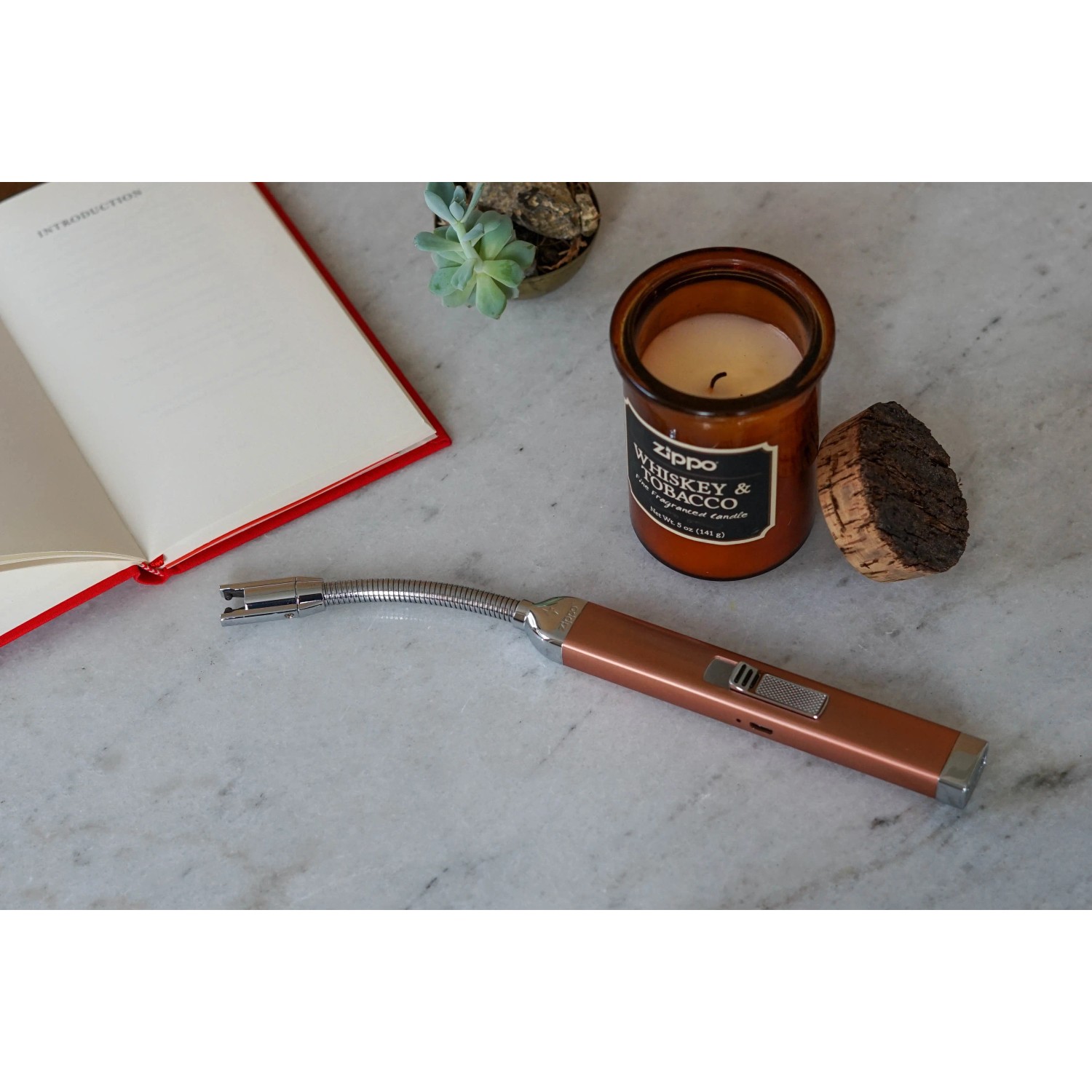 Zippo Kerzenfeuerzeug Rose Gold mit flexiblem Hals zum Anzünden von Kerzen.