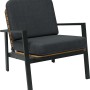 Sessel des 4-teiligen Lounge-Sets Olary aus Akazienholz mit dunklen Polstern und schwarzem Gestell.