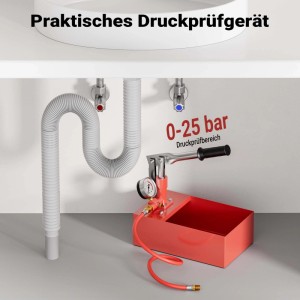 Rote Wiltec Druckprüfpumpe mit Manometer und Schlauch unter einem Waschbecken. Prüfdruck bis 25 bar für Heizung & Solar.