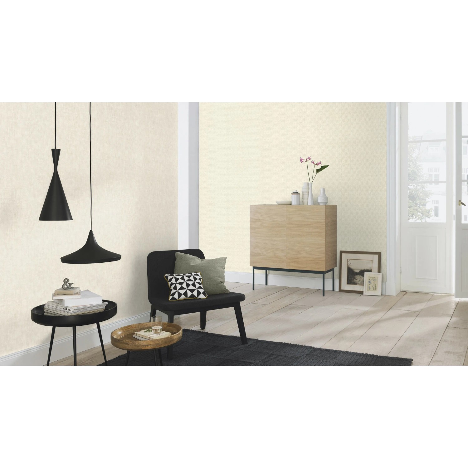 Wohnraum mit Rasch Vliestapete Factory IV 429213 in Offwhite, Uni-Design.