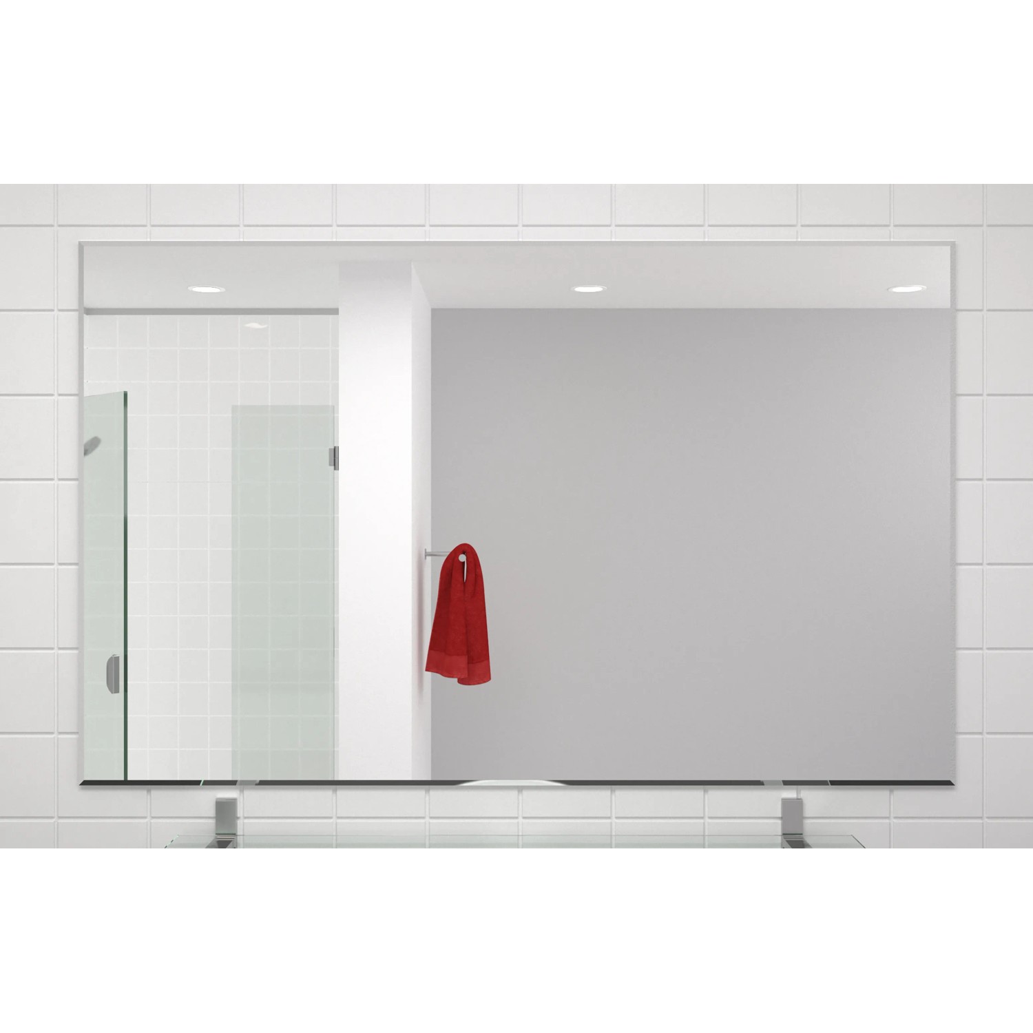 Rechteckiger Spiegel im Badezimmer mit Handtuch und weißen Fliesen.