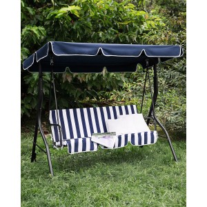 Dunkelblaue Beliani Gartenschaukel CHAPLIN mit gestreifter Sitzfläche und Sonnendach im Garten.