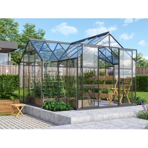 Schwarzes Vitavia Gewächshaus Sirius 13 m² mit Fundament und Pflanzen im Garten.