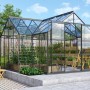 Schwarzes Vitavia Gewächshaus Sirius 13 m² mit Fundament und Pflanzen im Garten.