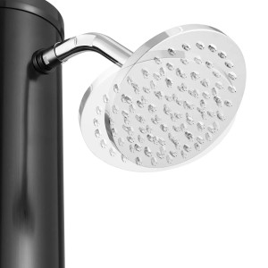 Detailaufnahme: Juskys Solardusche Victoria mit Regenduschkopf. Ideal für Garten & Pool.