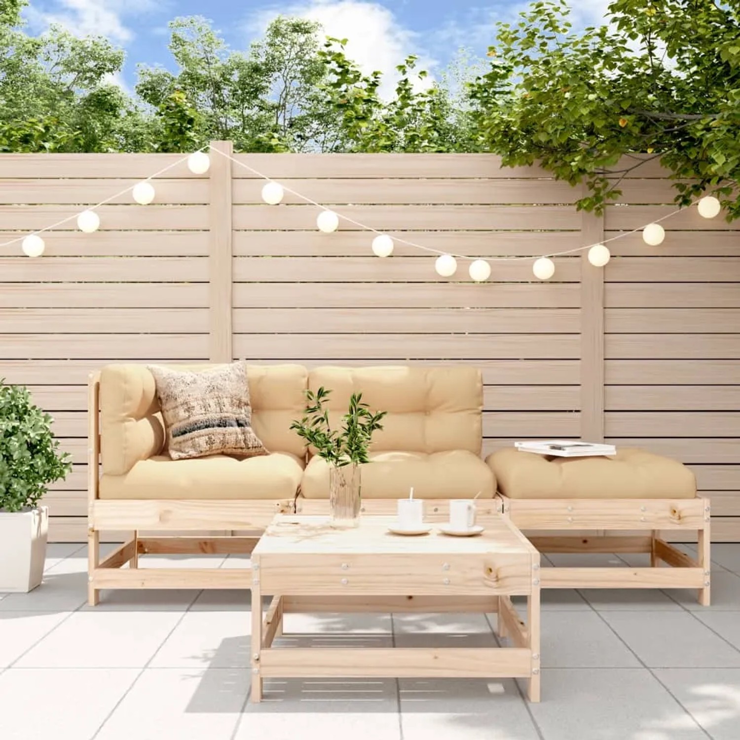 vidaXL 4-Tlg. Garten Lounge Set aus Massivholz mit beigen Kissen. Gartenmöbel für Terrasse und Garten.