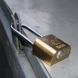 Basi Vorhangschloss 40 mm für Profil-Halbzylinder, Messinggehäuse.