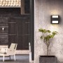 Anthrazitfarbene Philips Arbour LED Außenwandleuchte für Up/Down-Beleuchtung.