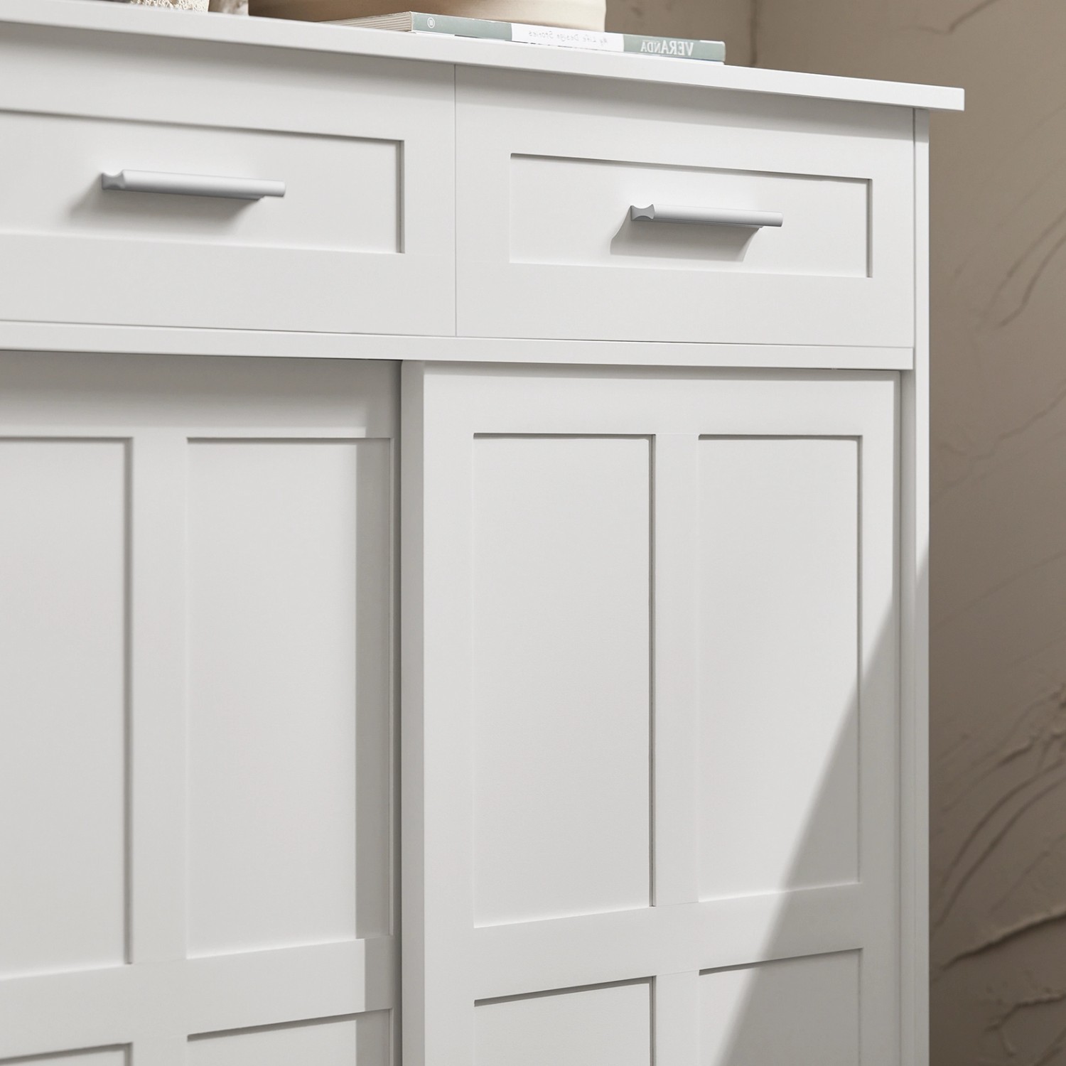 SoBuy Sideboard FSB84-W, weißer Küchenschrank mit Schubladen und Schiebetüren.