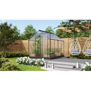 Schwarzes Vitavia Gewächshaus Triton 5000 HKP 6 mm Vorzugsset mit Stahlfundament im Garten.