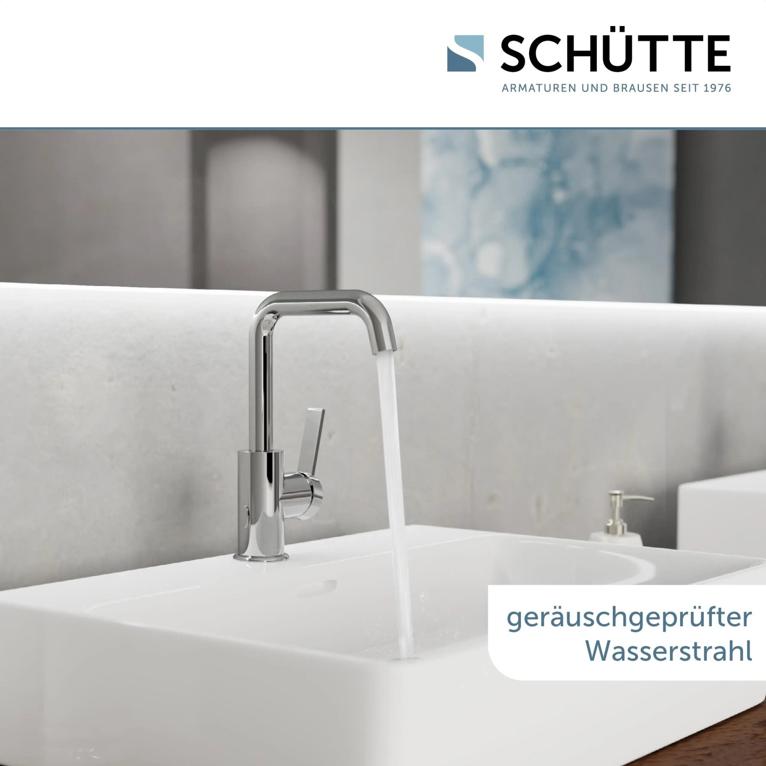 Schütte Waschtischarmatur Los Angeles Chrom mit laufendem Wasser in weißem Waschbecken.