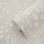 ESTAhome Vliestapete Hellbeige mit weißem, floralem Muster. Dekorative Blumentapete für eine freundliche Raumgestaltung.