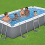 Bestway Stahlrahmenpool-Set Power Steel, eckig, grau, mit Personen im Wasser.