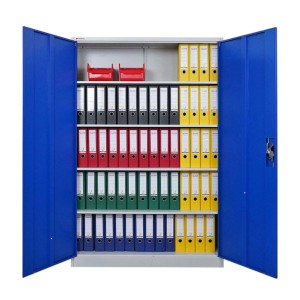 Offener, blauer PROREGAL Flügeltürenschrank mit Ordnern in verschiedenen Farben.