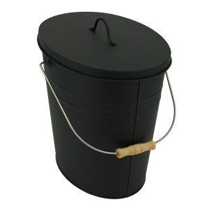 Schwarzer, ovaler Valo Ascheeimer (15 l) mit Deckel und Holzgriff für Kamin- und Ofenzubehör.