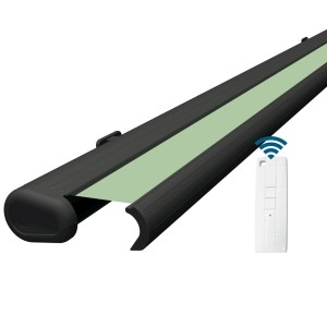 Elektrische Kassettenmarkise in Anthrazit mit lindgrünem Tuch und Fernbedienung. Ideal für den Sonnenschutz.