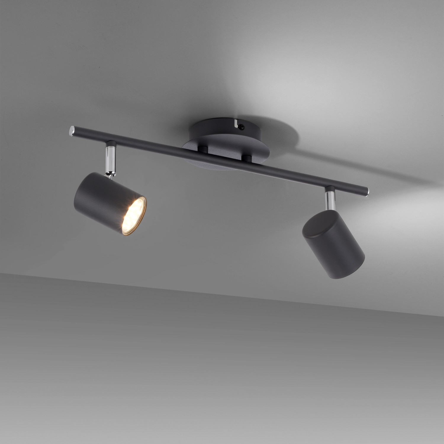 Anthrazitfarbener 2-flammiger LED-Spot Tarik von Just Light, dreh- und schwenkbar.