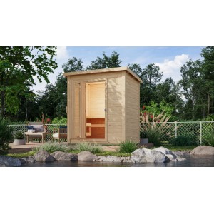 Naturbelassenes Karibu Saunahaus Arvi 1 aus Fichte mit offener Tür im Garten.