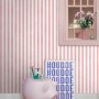 ESTAhome Vliestapete mit rosa-weißem Streifenmuster. Dekorative Tapete für Kinderzimmer, schafft freundliche Atmosphäre.
