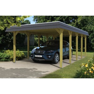 Skan Holz Walmdach-Carport Spreewald mit schwarzer Blende und Auto.