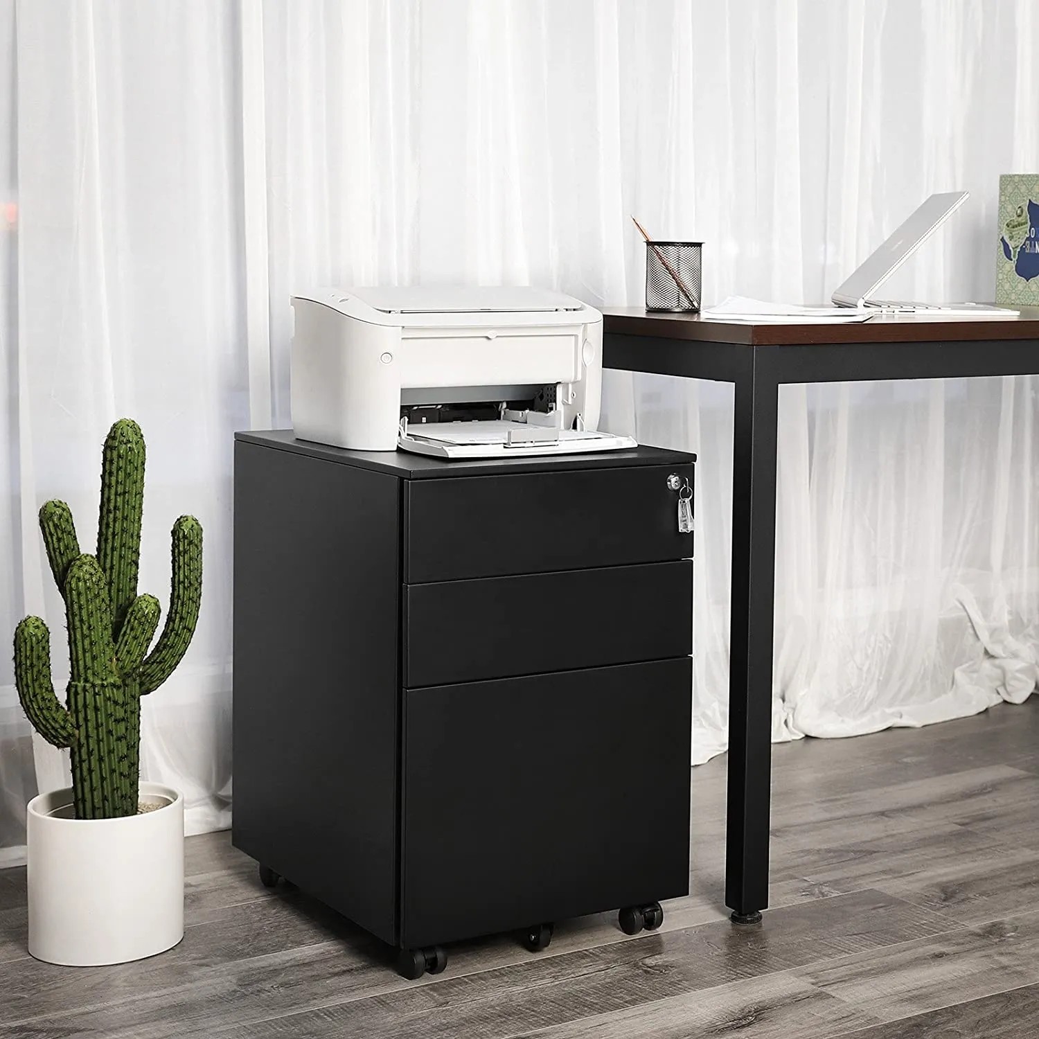 Schwarzer Songmics Rollcontainer (52x39x60 cm) mit 3 Schubladen und Rollen. Abschließbarer Büroschrank.
