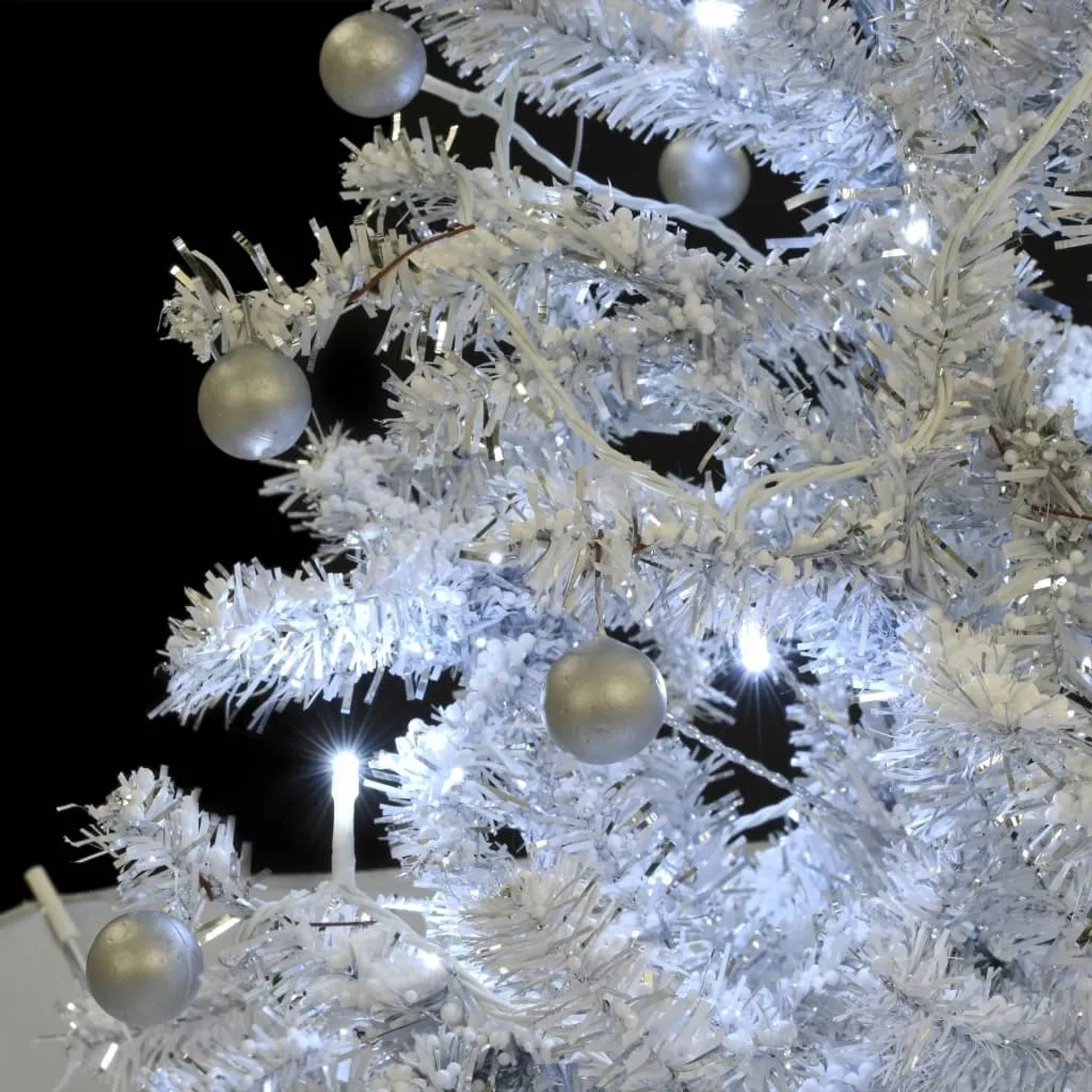 vidaXL Schneiender Weihnachtsbaum Weiß 140 cm mit Schirmfuß kaufen bei OBI