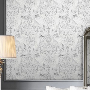 Laura Ashley Vliestapete Tregaron Silver mit floralem Damastmuster und Kranichen.