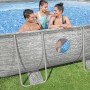 Bestway Stahlrahmenpool Set Power Steel Swim Vista mit Familie im Garten.