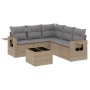 Beige 6-tlg. Garten-Sofagarnitur aus Polyrattan mit grauen Kissen und Tisch.