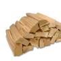 Haufen entrindetes, gespaltenes Buchenholz, 30-33 cm, für Grill, Pizzaofen, Kamin. Sauberes Brennholz.