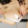 LUX Winkel mit Zunge 300 mm Comfort beim Anzeichnen von Holz.