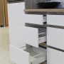 Respekta Küchenzeile GLRP320HWW, grifflos, weiß hochglanz, mit offenen Schubladen.