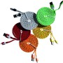 Mehrfarbige USB 2.0 Ladekabel mit Micro-USB Anschluss, aufgerollt.