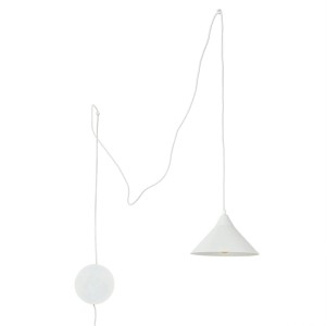 Weiße Metall-Pendelleuchte mit konischem Schirm, langem Kabel, Stecker und Schalter. Max. 4,9 m hoch.