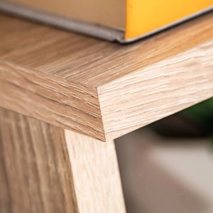 Detailaufnahme: Sonoma Eiche TV-Wohnwand mit LED-Beleuchtung.