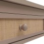 Detailansicht: Helltaupe Schreibtisch mit Bast-Schubladenfront und Holzknauf.