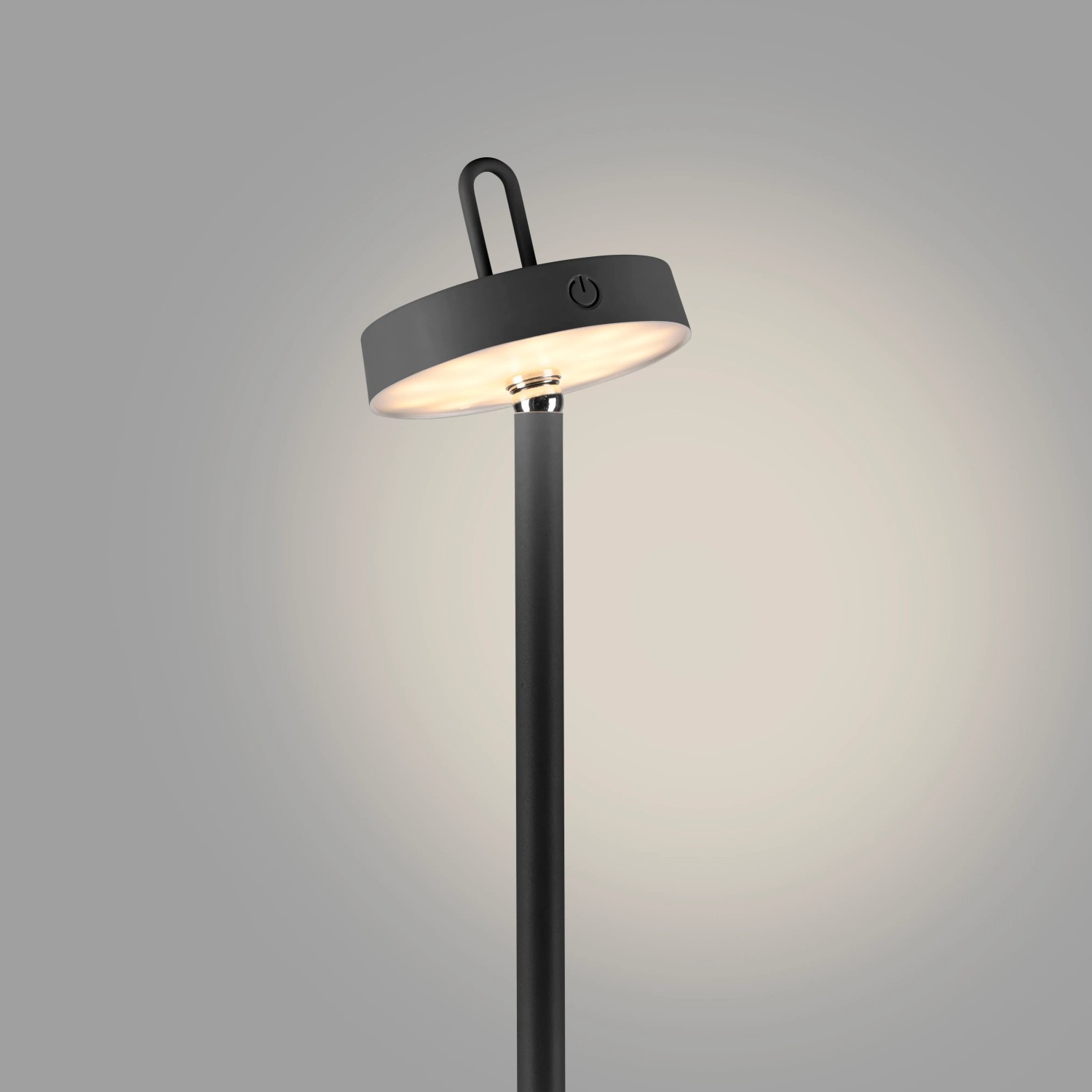 Schwarze LED Akku Stehleuchte Amag, 125cm hoch, für Innen- und Außenbereich.