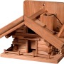 Braun gebeiztes Vogelhaus im Berghütten-Design aus FSC®-Holz, 33x24,5x21 cm. Vogelfutterspender.