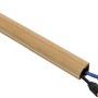D-Line Kabelkanal 22x22 mm in Holzoptik mit Kabeln. Viertelkreis-Form, selbstklebend und überstreichbar.