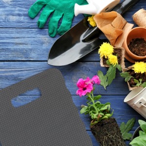 Schwarzes EVA Kniekissen mit Tragegriff. Knieschutz für Gartenarbeit, Werkstatt oder als Sitzunterlage.