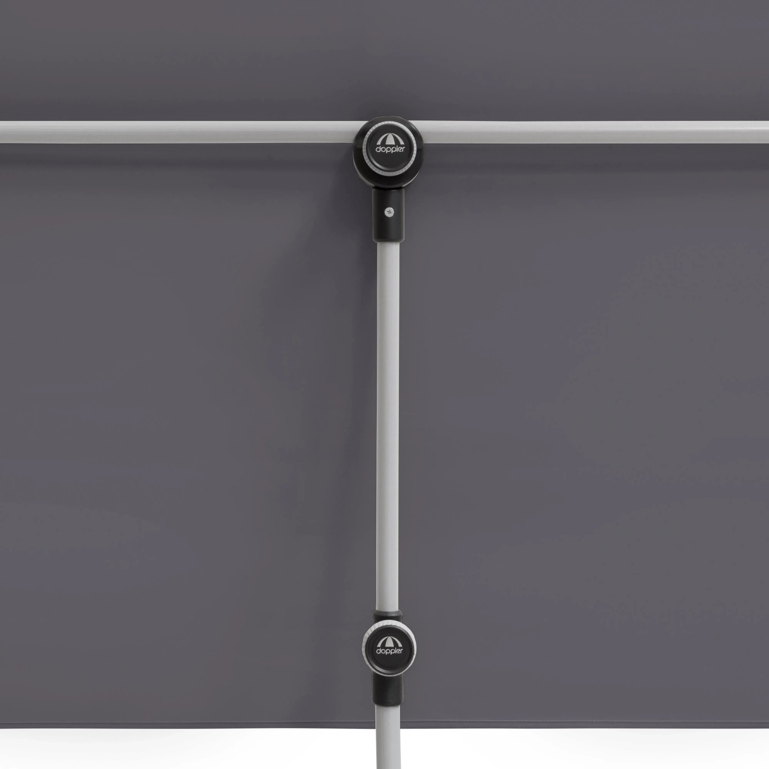 Detailansicht: Anthrazitfarbener Doppler Balkonschirm Active, 130x180 cm, mit Handöffner.