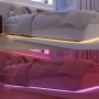 Philips Hue Lightstrip unter Bett mit Bewegungssensor, verschiedene Farben.