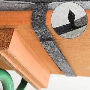 Detailaufnahme: DuneDesign Bierbank Auflage mit Filzgurt und Klettverschluss zur Befestigung.